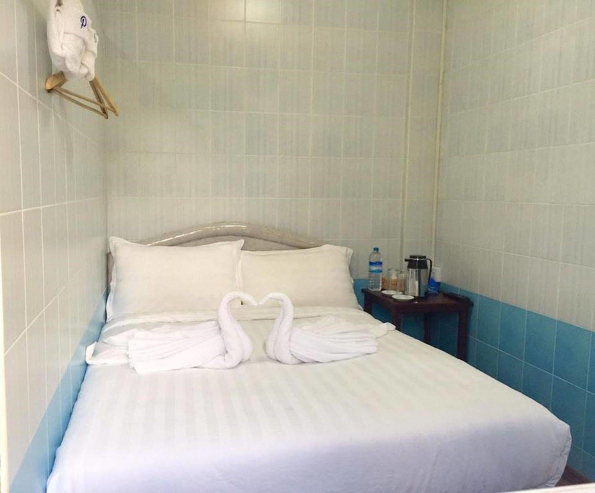 Pandora Motel Yangon Exteriör bild