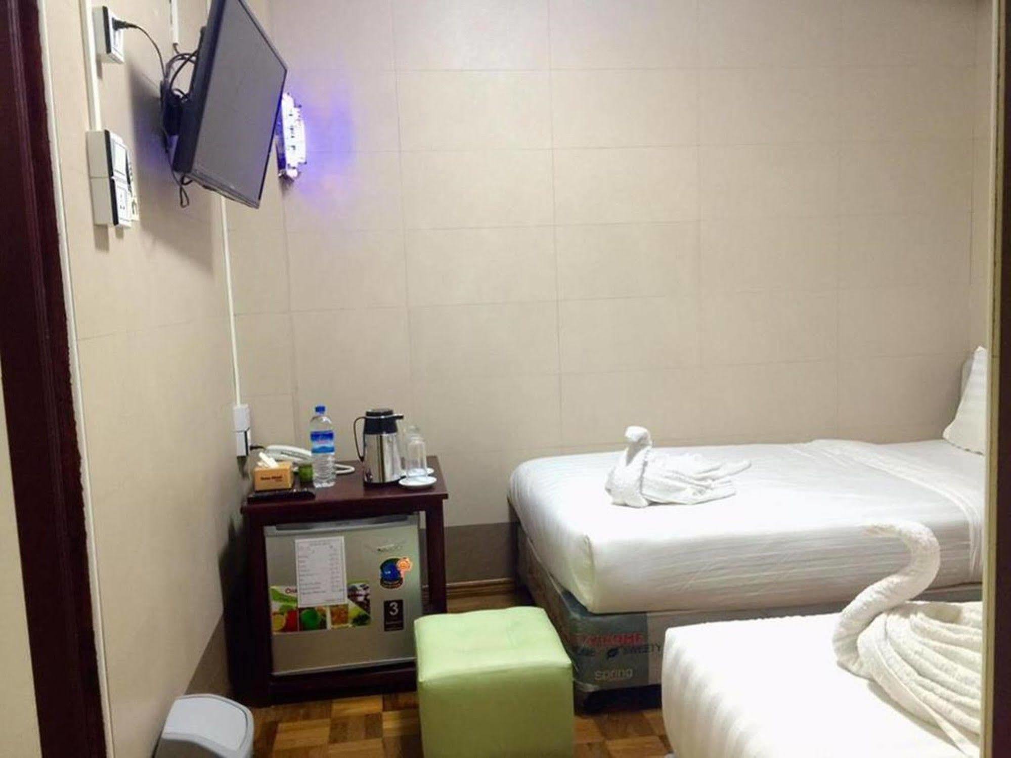 Pandora Motel Yangon Exteriör bild