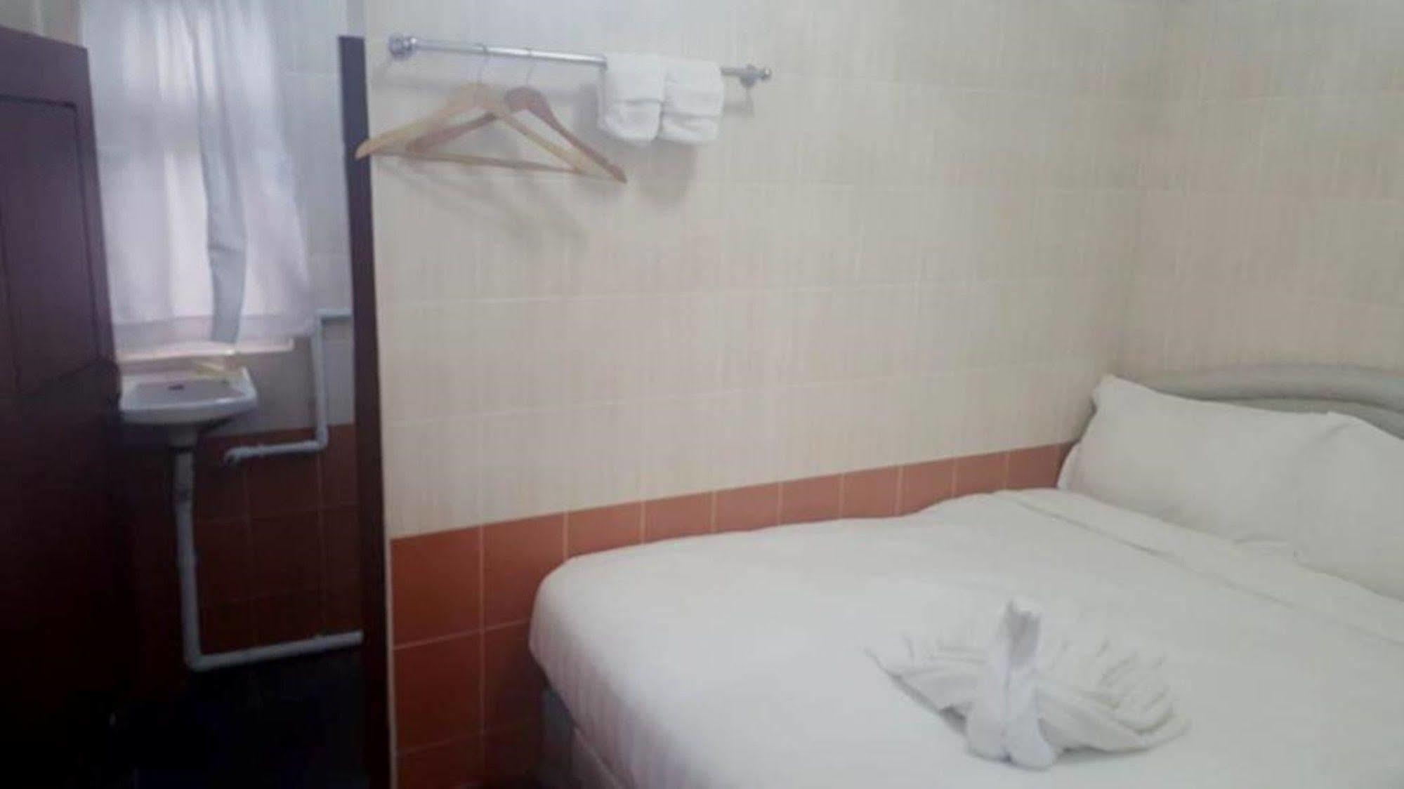 Pandora Motel Yangon Exteriör bild