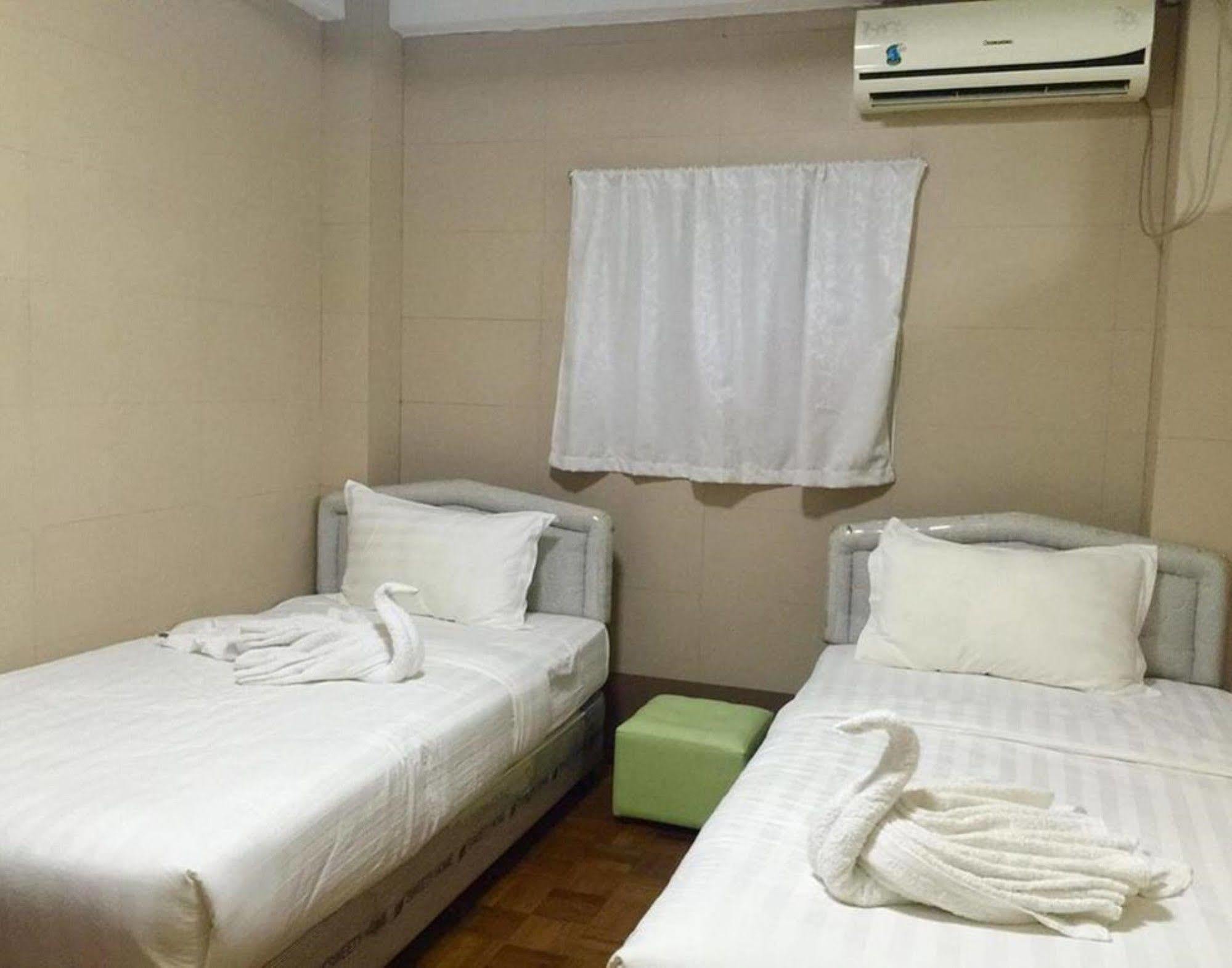 Pandora Motel Yangon Exteriör bild